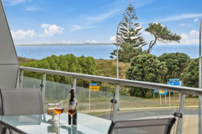 Sunrise, Seaviews and BBQs-Papamoa Beach Apartment